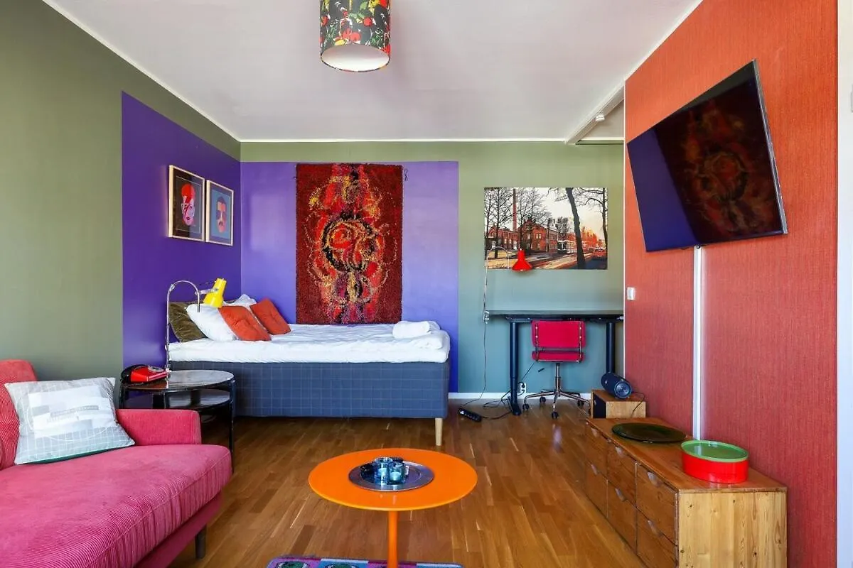 A Stylish Retro Apartment Near The Metro And Essential Services 赫尔辛基