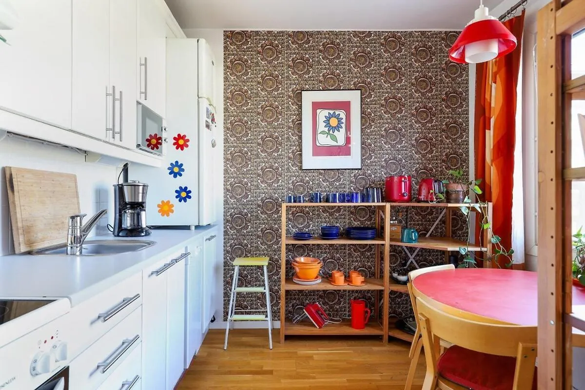A Stylish Retro Apartment Near The Metro And Essential Services 赫尔辛基
