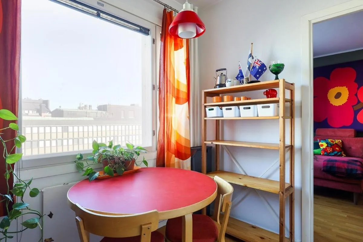 A Stylish Retro Apartment Near The Metro And Essential Services 赫尔辛基 0*,  芬兰